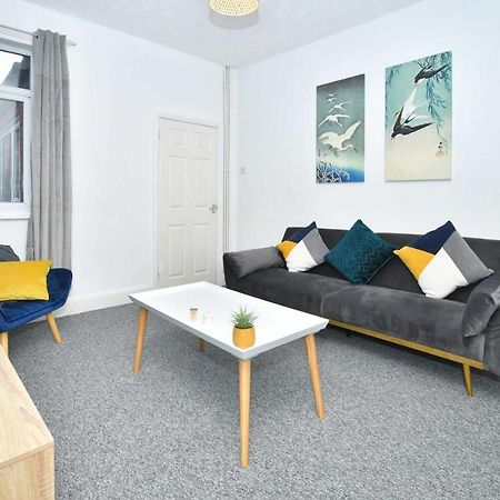 The Yellow Door By Avenew Management Serviced Accommodation Stoke-on-Trent Екстер'єр фото