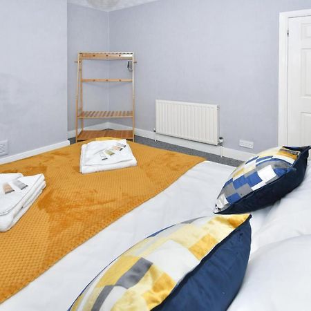 The Yellow Door By Avenew Management Serviced Accommodation Stoke-on-Trent Екстер'єр фото