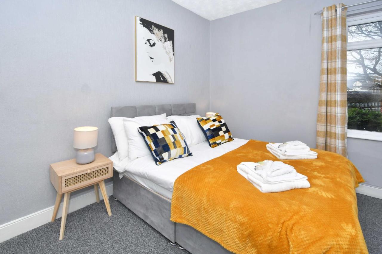 The Yellow Door By Avenew Management Serviced Accommodation Stoke-on-Trent Екстер'єр фото