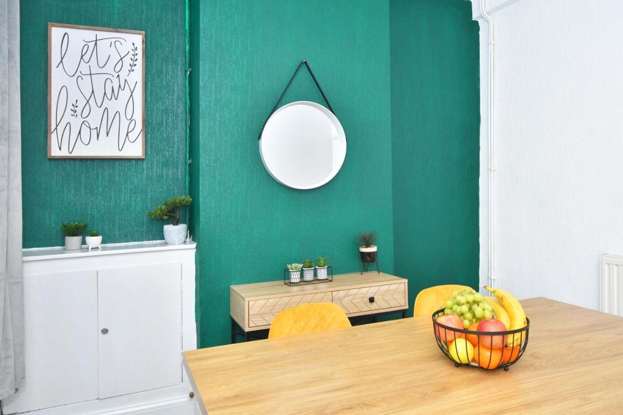 The Yellow Door By Avenew Management Serviced Accommodation Stoke-on-Trent Екстер'єр фото