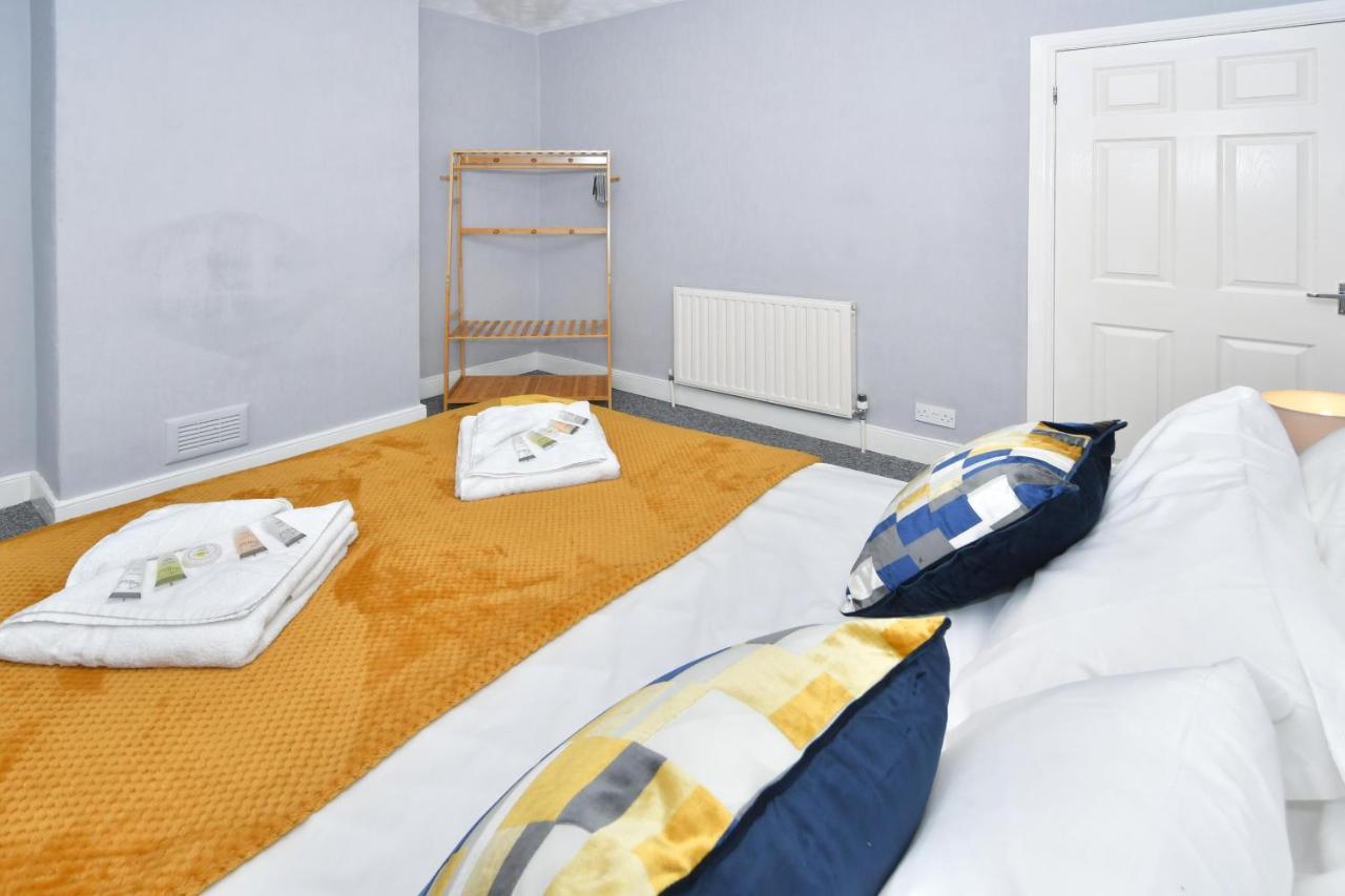 The Yellow Door By Avenew Management Serviced Accommodation Stoke-on-Trent Екстер'єр фото