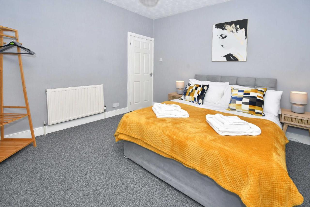 The Yellow Door By Avenew Management Serviced Accommodation Stoke-on-Trent Екстер'єр фото