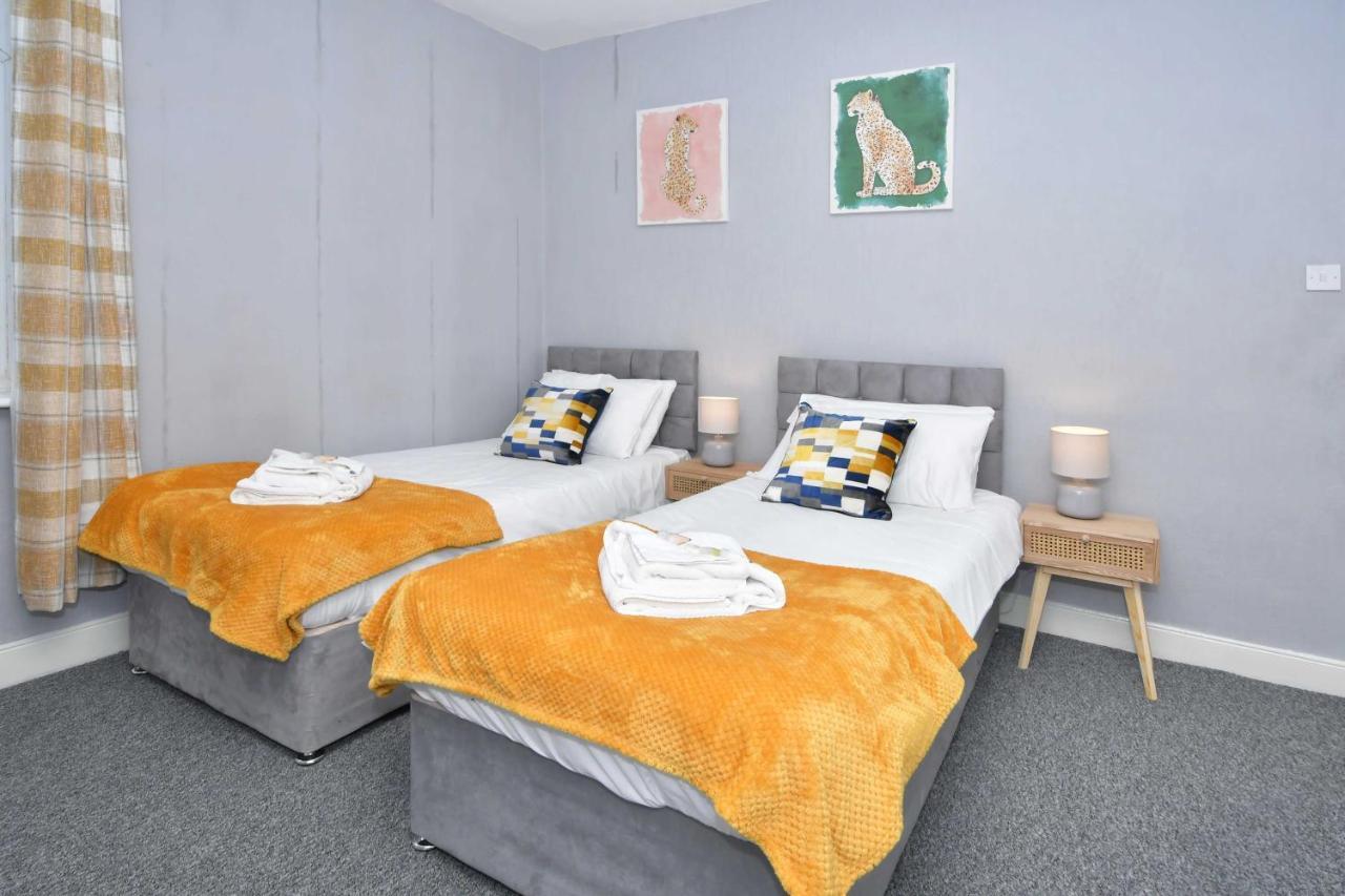 The Yellow Door By Avenew Management Serviced Accommodation Stoke-on-Trent Екстер'єр фото