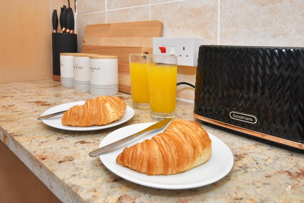 The Yellow Door By Avenew Management Serviced Accommodation Stoke-on-Trent Екстер'єр фото