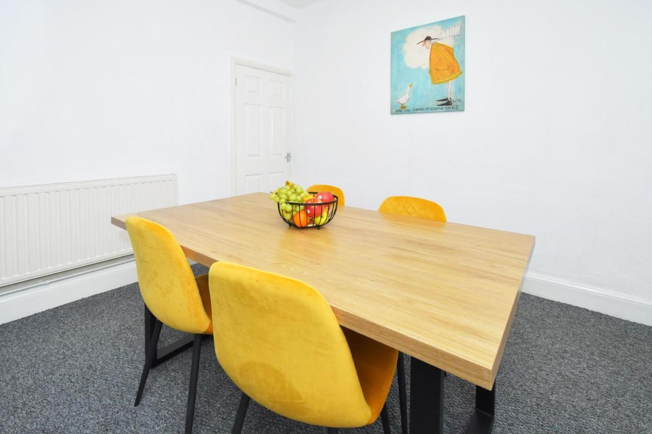 The Yellow Door By Avenew Management Serviced Accommodation Stoke-on-Trent Екстер'єр фото