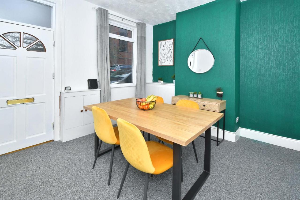 The Yellow Door By Avenew Management Serviced Accommodation Stoke-on-Trent Екстер'єр фото