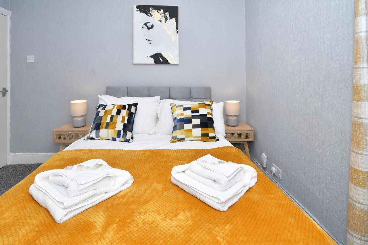 The Yellow Door By Avenew Management Serviced Accommodation Stoke-on-Trent Екстер'єр фото