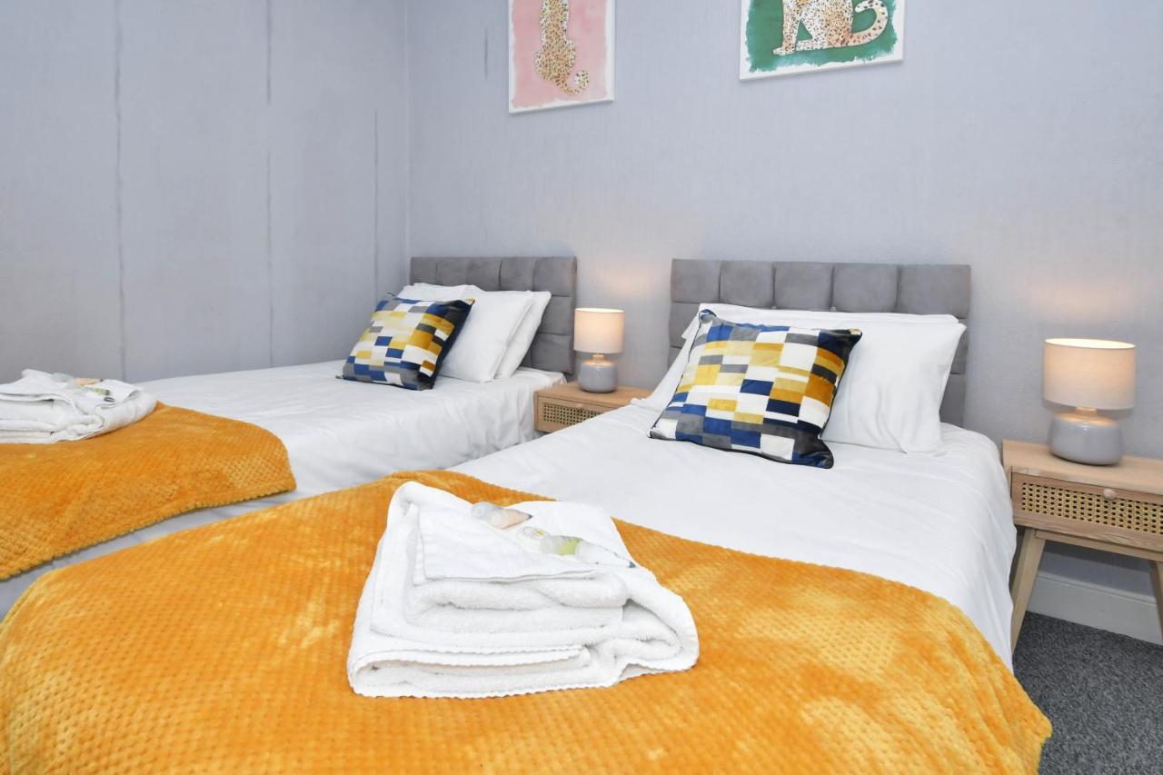 The Yellow Door By Avenew Management Serviced Accommodation Stoke-on-Trent Екстер'єр фото