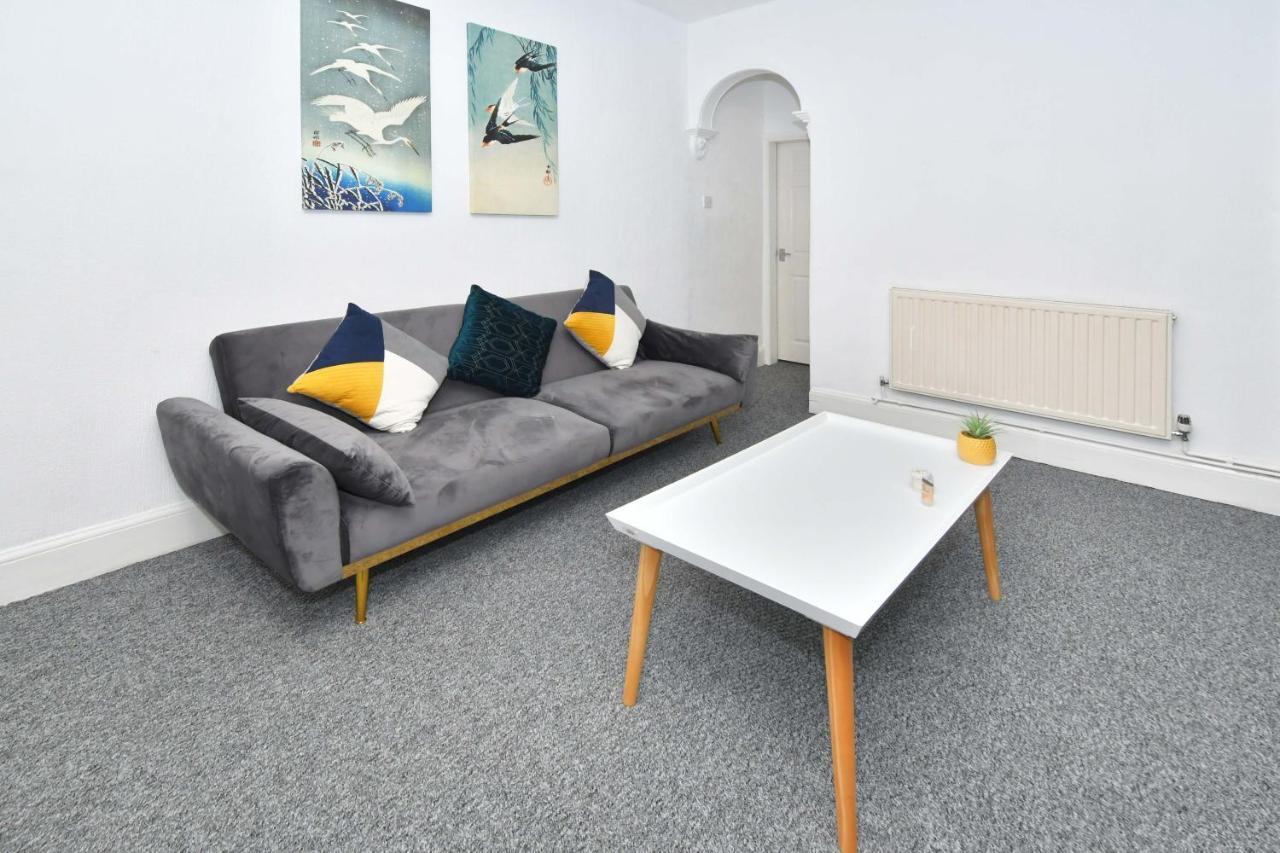 The Yellow Door By Avenew Management Serviced Accommodation Stoke-on-Trent Екстер'єр фото