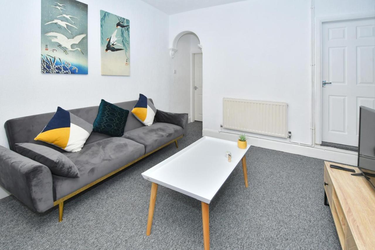 The Yellow Door By Avenew Management Serviced Accommodation Stoke-on-Trent Екстер'єр фото