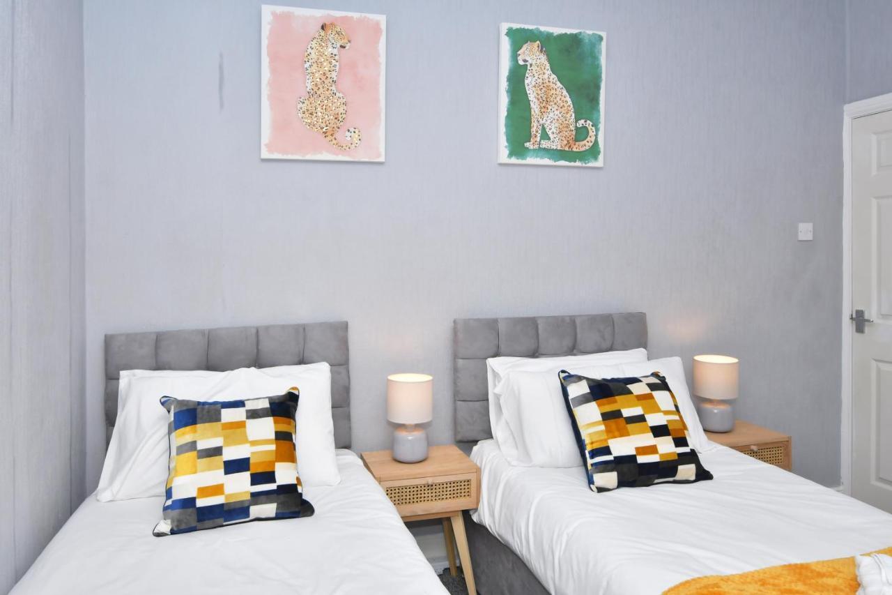 The Yellow Door By Avenew Management Serviced Accommodation Stoke-on-Trent Екстер'єр фото