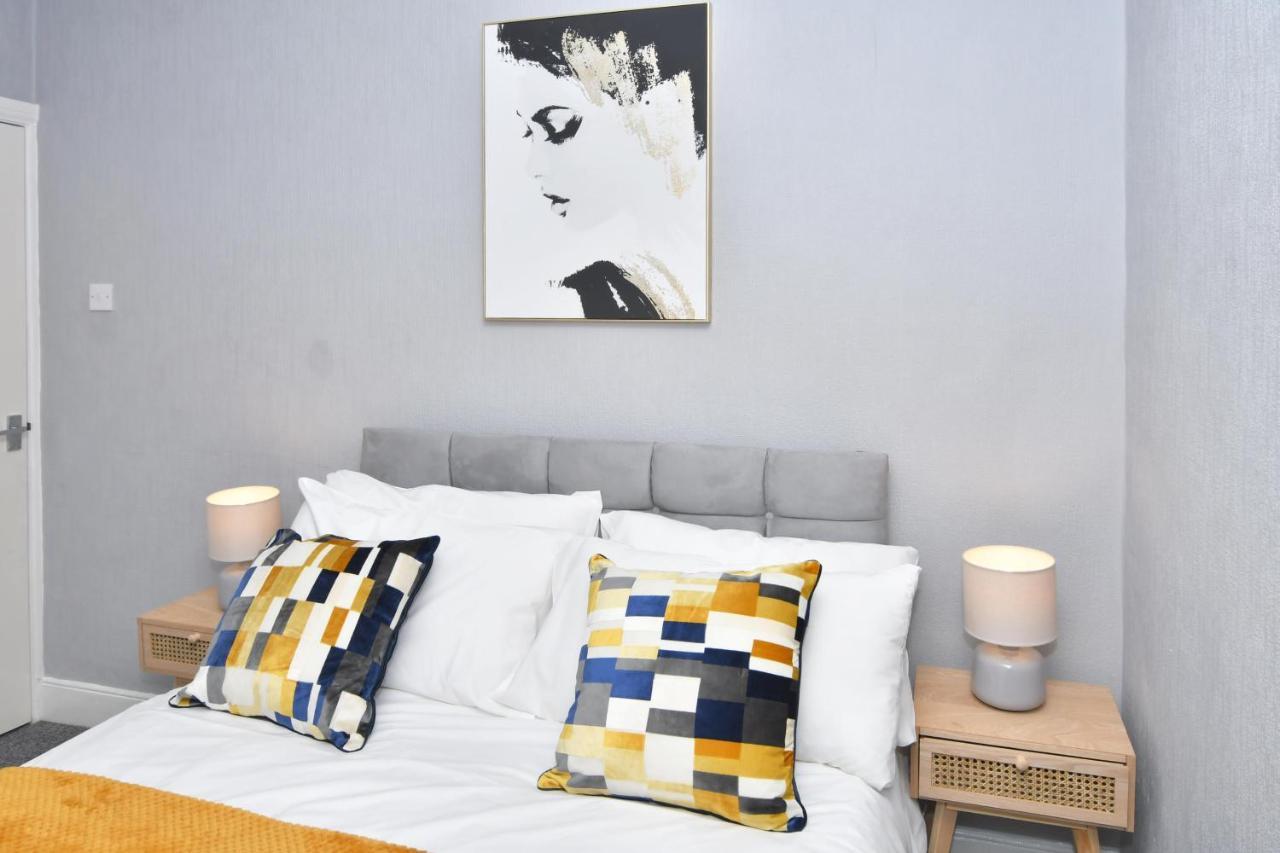 The Yellow Door By Avenew Management Serviced Accommodation Stoke-on-Trent Екстер'єр фото