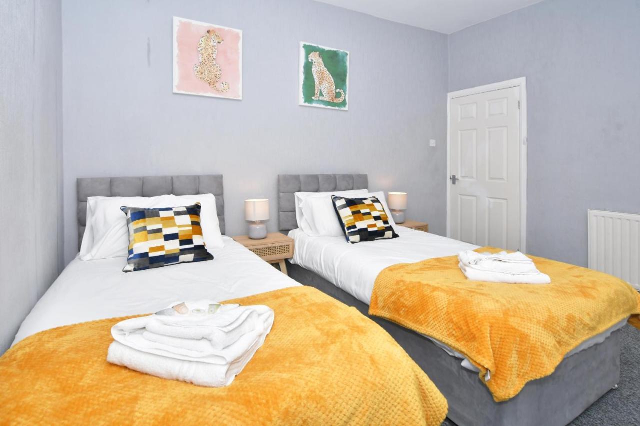 The Yellow Door By Avenew Management Serviced Accommodation Stoke-on-Trent Екстер'єр фото