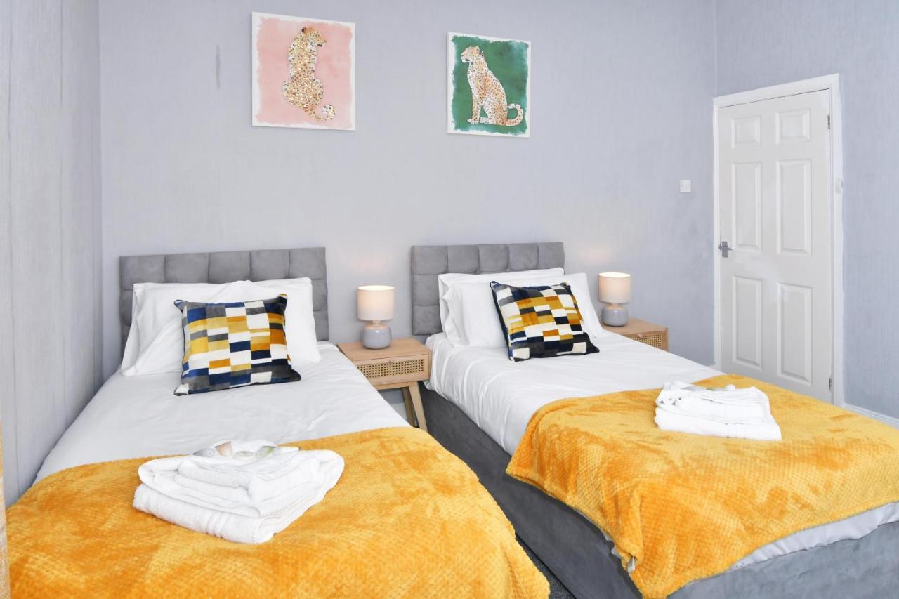 The Yellow Door By Avenew Management Serviced Accommodation Stoke-on-Trent Екстер'єр фото