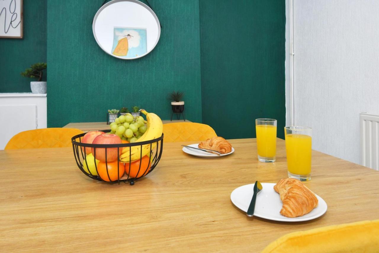 The Yellow Door By Avenew Management Serviced Accommodation Stoke-on-Trent Екстер'єр фото