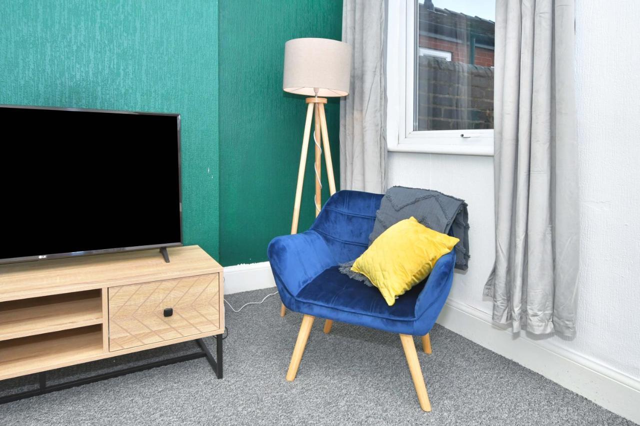The Yellow Door By Avenew Management Serviced Accommodation Stoke-on-Trent Екстер'єр фото