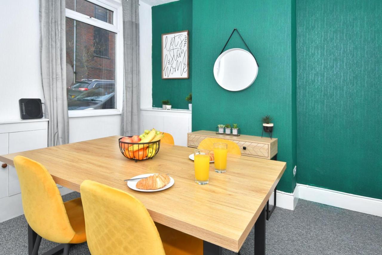 The Yellow Door By Avenew Management Serviced Accommodation Stoke-on-Trent Екстер'єр фото